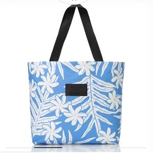 BNWT Aloha Collection Day Tripper